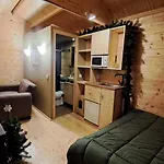 木屋 Wood By The River - For Nature Lovers